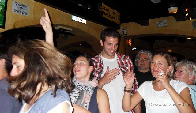 2011 Hands up at Kilians 045.jpg - Und wieder gingen die Hände hoch!